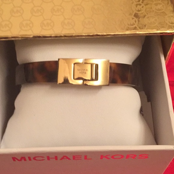 MK's Tortoise Shell Bracelet Retails for $115.- - Picture 8 of 8